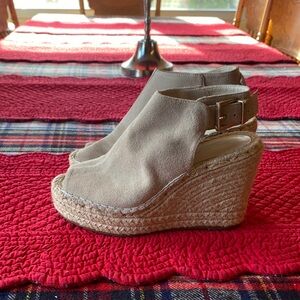 Kenneth Cole Beige Wedge Sandals